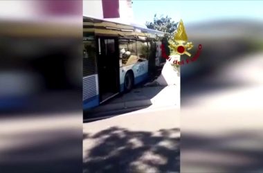 Jesolo, autobus si scontra con un’auto, tre feriti