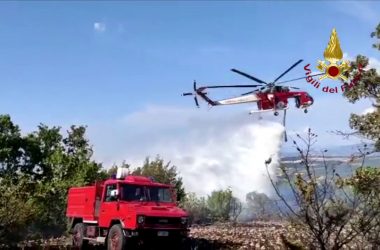 Incendi, Vvf ancora al lavoro per rogo nel Ternano