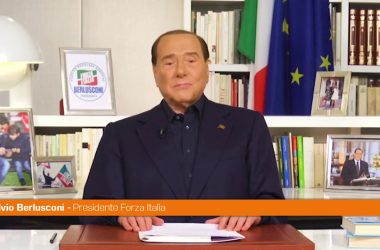 Migranti, Berlusconi “L’Europa ci deve aiutare”