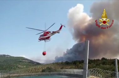 Incendio boschivo nel triestino, Canadair anche dalla Slovenia