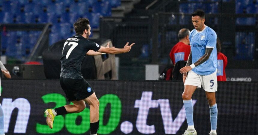 Il Napoli vince in rimonta, Lazio battuta 2-1