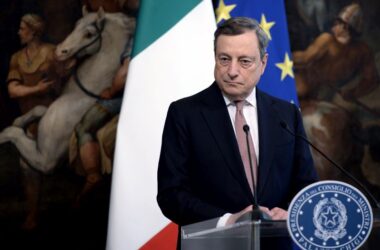 Draghi a New York “Niente ambiguità sulle autocrazie, il nostro futuro è in gioco”