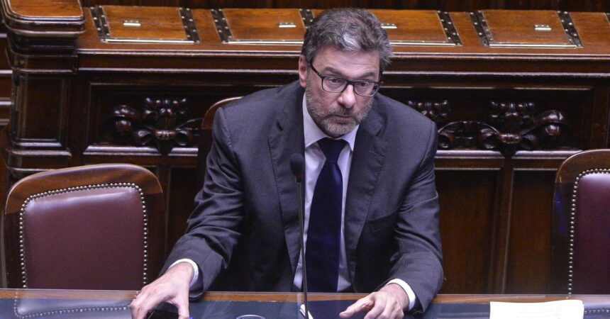 Giorgetti all’Eurogruppo “Saremo realisti e prudenti”