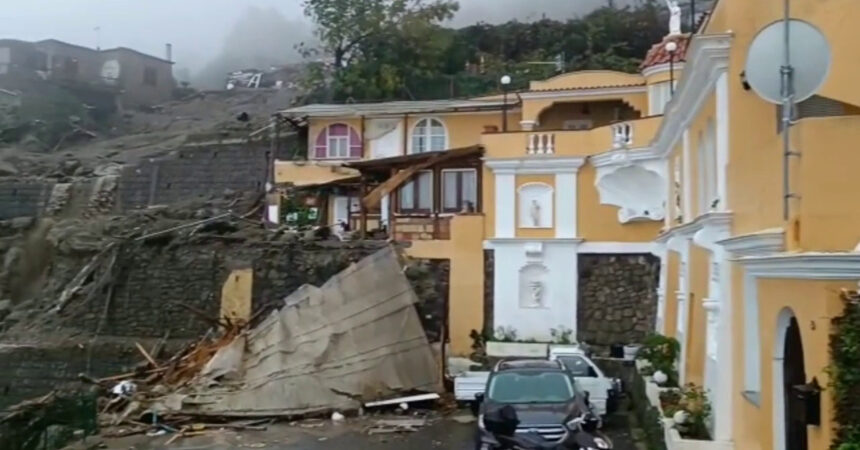 Frana a Ischia, le prime immagini