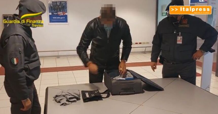 Arrestato in Francia trafficante guineano di essere umani