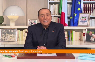 Lavoro, Berlusconi “Detassare i contratti dei giovani”