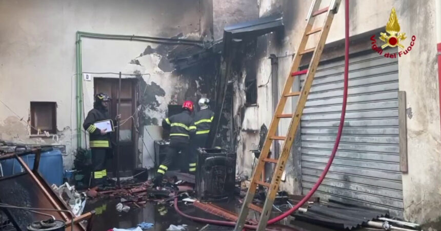 Appartamento distrutto da un incendio a Catania