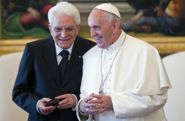 Mattarella a Papa Francesco “Auguri e riconoscenza per il suo operato”