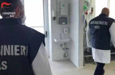 Escrementi e blatte nelle mense ospedaliere, chiuse 7 cucine dai Nas