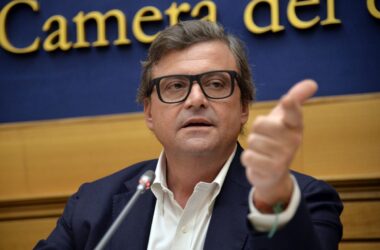 Calenda “Il salario minimo può riunire le opposizioni”