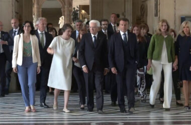 Mattarella e Macron al Louvre inaugurano mostra “Napoli a Parigi”