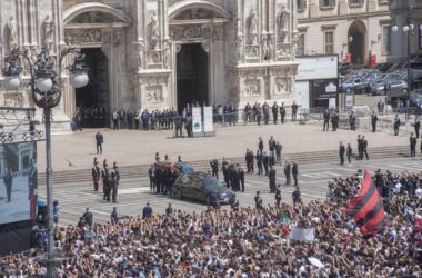 Al Duomo di Milano l’ultimo saluto a Berlusconi con i funerali di Stato