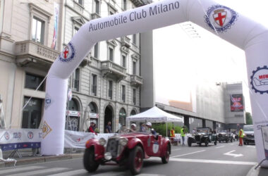 Le auto storiche della 1000Miglia per le strade di Milano