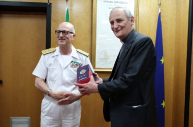 Guardia Costiera, il cardinale Zuppi visita il Comando Generale