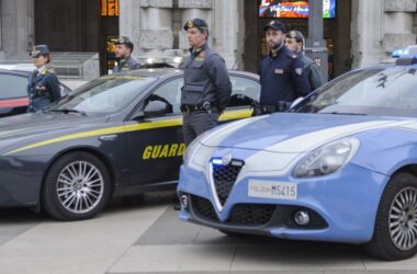 Blitz interforze nei quartieri “a rischio” di Roma e Napoli