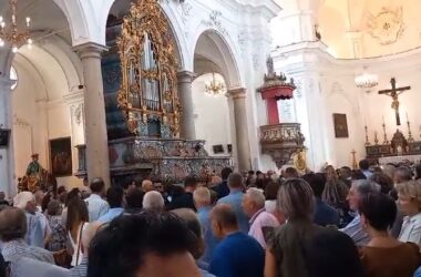 Funerali di Marisa Leo a Salemi, folla commossa per l’ultimo saluto