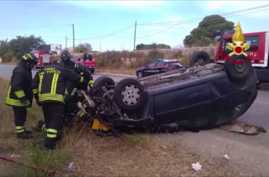 Auto si ribalta nel Ragusano, grave una donna