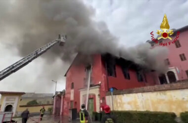 A fuoco una scuola di cucina nel torinese