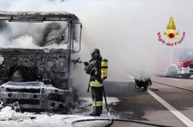 A fuoco motrice camion lungo la superstrada Pedemontana Veneta