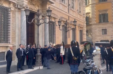 Napolitano, il feretro è giunto al Senato