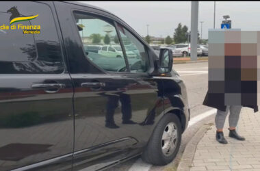 Venezia, la Gdf scopre autisti di noleggio abusivi all’aeroporto