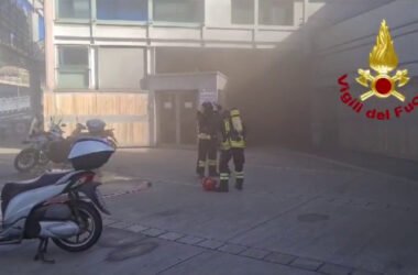 Genova, incendio in centro commerciale al Terminal Traghetti