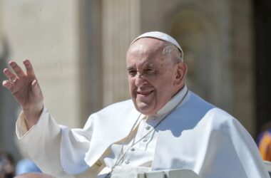 Il Papa non legge la catechesi “Non sto ancora bene”