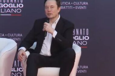 Musk “L’intelligenza artificiale un’arma a doppio taglio”