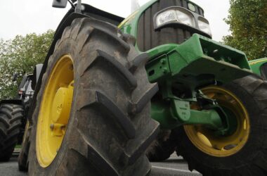 Protesta di agricoltori nell’Agrigentino, trattori in corteo