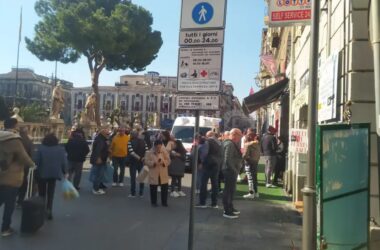 Catania, uomo colto da malore durante uscita Carrozza del Senato