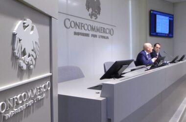 Dal 2012 persi oltre 111 mila negozi, ma il commercio resta vitale