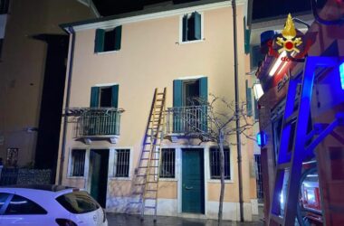 Incendio in abitazione a Chioggia, 3 morti