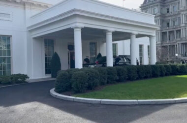 L’arrivo del premier Meloni alla Casa Bianca per l’incontro con Biden