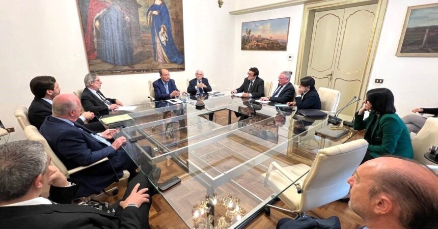 Gestione rifiuti, incontro tra Regione e Anci Sicilia sui costi per i comuni