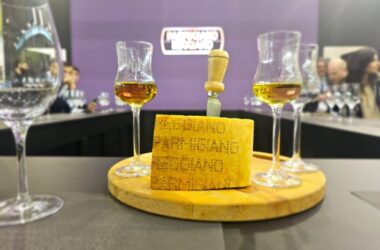 Al Vinitaly il matrimonio tra Parmigiano Reggiano e Grappa Trentina