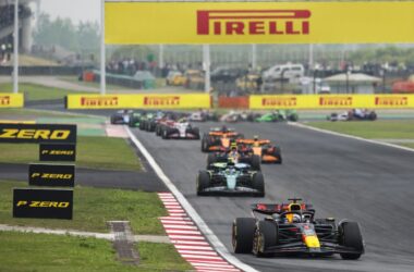 In Cina Verstappen precede Norris e Perez, poi le Ferrari