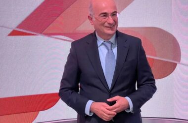 Nuovo studio e sigla per il Tg2