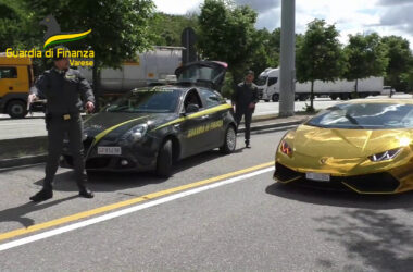 Scoperto contrabbando di supercar, sequestrate Lamborghini e McLaren