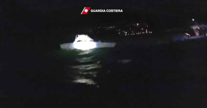 Guardia Costiera mette in salvo 45 diportisti sul Lago di Como