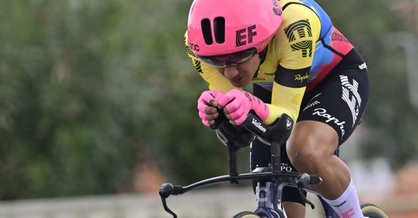 Al Tour la tappa di Torino all’eritreo Girmay, Carapaz in giallo