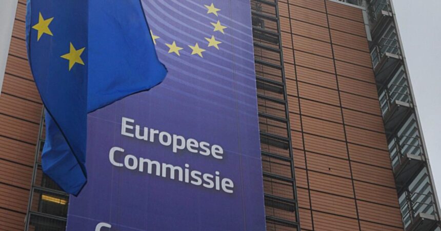 Ue, Commissione chiede procedura deficit eccessivo per Italia e 6 Paesi