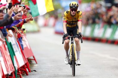 Vingegaard batte Pogacar in volata al Tour de France