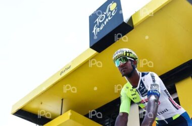 Girmay vince la 12a tappa al Tour, Pogacar resta in giallo