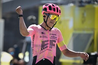 Carapaz vince in solitaria al Tour, Pogacar resta al comando