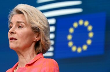 Von der Leyen “Non accetterò che gli estremisti distruggano l’Ue”