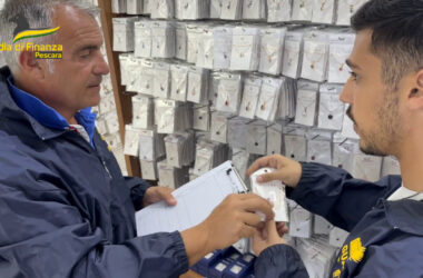 Pescara, la Gdf sequestra 400 mila pezzi di bigiotteria non conformi