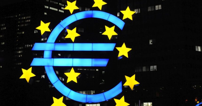 Bce, Eurozona cresciuta nel secondo trimestre ma a ritmo più lento del primo