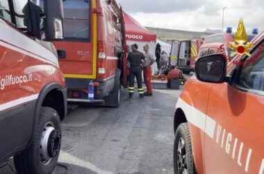 Naufragio nel Palermitano, vigili del fuoco recuperano 4 corpi