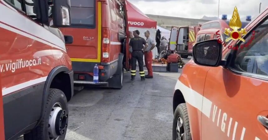 Naufragio nel Palermitano, vigili del fuoco recuperano 4 corpi