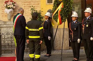 Vigile del fuoco morto per spegnere un incendio, ricordato a Palermo